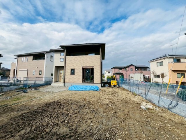 幸手市下川崎　第1期　全7邸の外観|建築中の様子が見られるのは今だけ！ぜひ、お気軽にお問い合わせください♪
2025年10月撮影