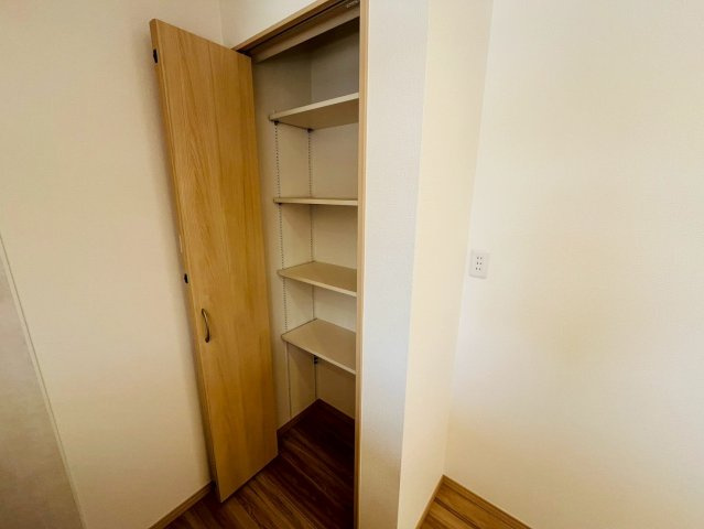 幸手市下川崎　第1期　全7邸の収納|〇６号棟　パントリー〇
キッチンパントリー付き♪お気に入りの食器や保存食などを収納することができます（＾＾）
2025年11月撮影