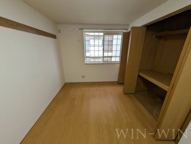 アライブの洋室