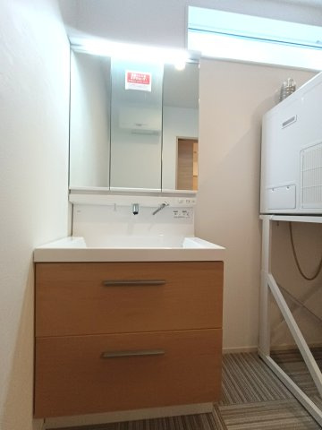 吉川市　吉川1丁目　新築戸建　　全1棟の洗面所|広い洗面スペース