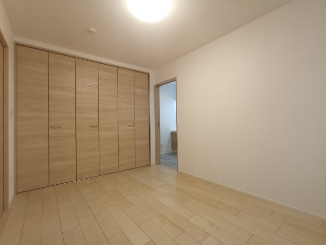 吉川市　吉川1丁目　新築戸建　　全1棟の洋室|明るい洋室です