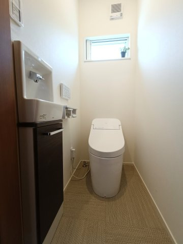 吉川市　吉川1丁目　新築戸建　　全1棟のトイレ|ゆったりとした空間のトイレです