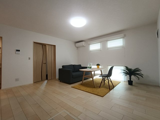吉川市　吉川1丁目　新築戸建　　全1棟の居間・リビング|こちらの居間で趣味の時間をお楽しみください