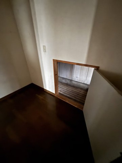 【収納】 | 川口市東本郷　中古戸建 | 上記写真の納戸スペースへの扉はこちらです♪