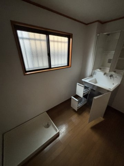 【独立洗面台】 | 川口市東本郷　中古戸建 | １階洗面台と洗濯パンあります