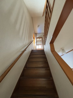 【その他】 | 川口市東本郷　中古戸建 | 3階に上がれる階段です！手すりがついて安心の階段♪