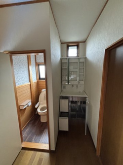 【その他】 | 川口市東本郷　中古戸建 | 3階洗面台とトイレになります