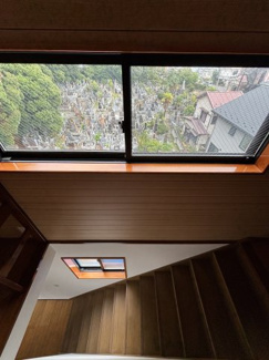 【その他】 | 川口市東本郷　中古戸建 | 4階への階段も陽が入り明るいです！！