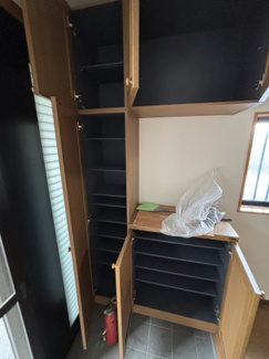 【その他】 | 川口市東本郷　中古戸建 | 2階玄関とシューズボックス