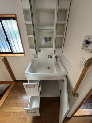 【独立洗面台】 | 川口市東本郷　中古戸建 | 2階階段付近の洗面台になります！