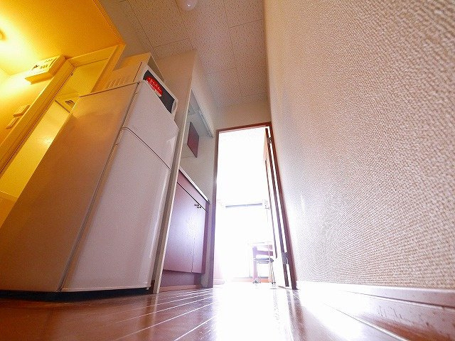 レオパレスめいの内装|明るい室内です