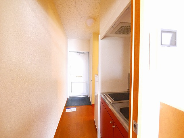 レオパレスめいの玄関|収納もある玄関です