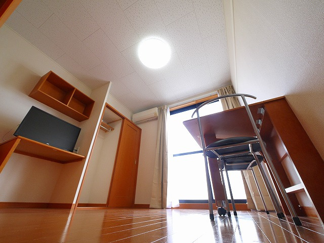 レオパレスめいの居間・リビング|ゆったり過ごせるリビングです