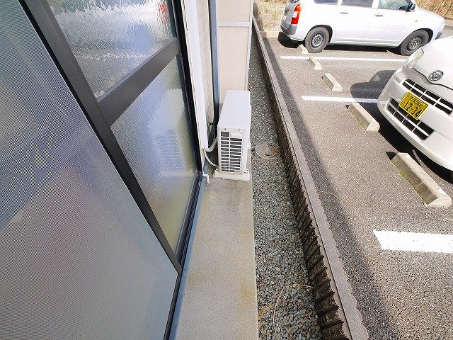 レオパレスめいのバルコニー|バルコニーからの眺めを楽しみながら食事をしませんか