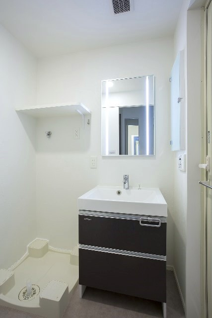 新品家具付きマンション奈良屋町13(KaGood福岡)の洗面所|忙しい朝には欠かせない洗面所です