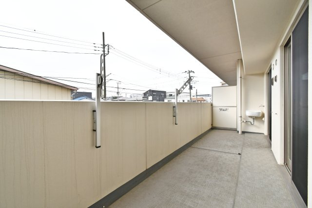 ルネサンスタワー北大宮のバルコニー|難しいイメージの住宅ローンは経験スタッフが丁寧にお手伝いしますのでご安心下さい。「家を買って終わり」ではなく、「買ってからがスタート」と考え、一人ひとりにあった資金計画やプランをご提案致します！