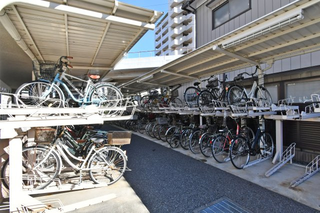 ルネサンスタワー北大宮の駐輪場|■私共は、強引なセールスは致しません。『今買えるから大丈夫』ではなく、『買った後の本当の幸せは何か』を考えた上でのご提案を徹底しております。どうぞお気軽にご連絡下さいませ。