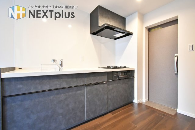 ルネサンスタワー北大宮のキッチン|奥行きも横幅も広さがありますので、2人でお料理しても動きやすいゆったり空間です！キッチンはお料理をしながら家族の様子が見え、会話も弾むので人気な設備となっております！