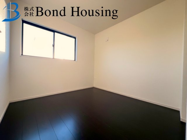 「WIC等収納豊富」「周辺環境充実」　桜が丘東町5丁目の洋室