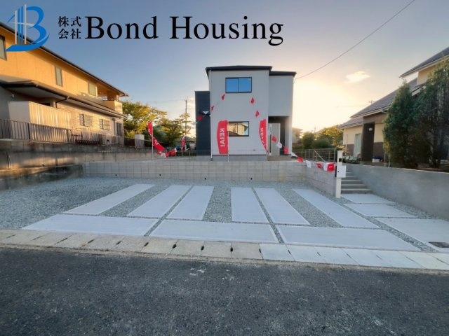 「WIC等収納豊富」「周辺環境充実」　桜が丘東町5丁目の駐車場