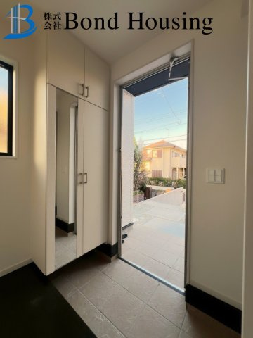 「WIC等収納豊富」「周辺環境充実」　桜が丘東町5丁目の玄関