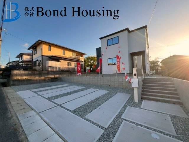 「WIC等収納豊富」「周辺環境充実」　桜が丘東町5丁目の駐車場