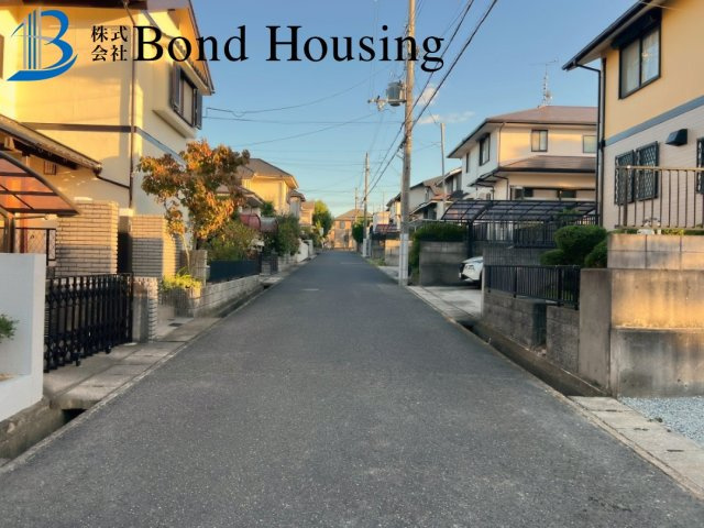 「WIC等収納豊富」「周辺環境充実」　桜が丘東町5丁目の前面道路含む現地写真