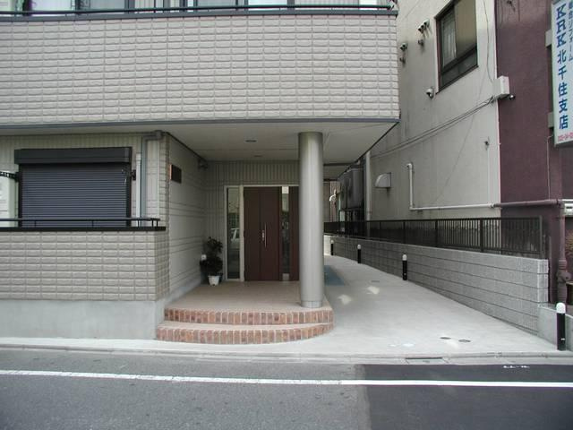 ソルビオス北千住のエントランス| 