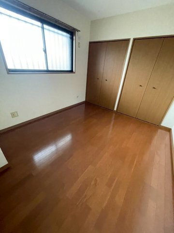 アンビシャスの洋室