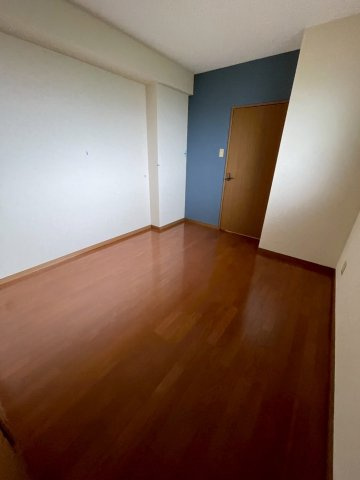 アンビシャスの洋室