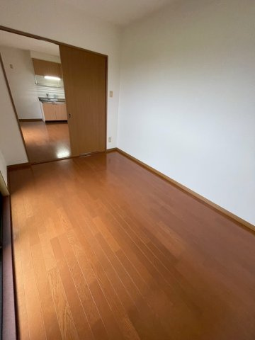 アンビシャスの洋室