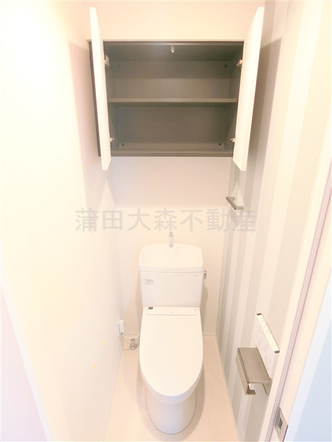 ドゥーエ蒲田南のトイレ|温水洗浄便座　戸棚付き