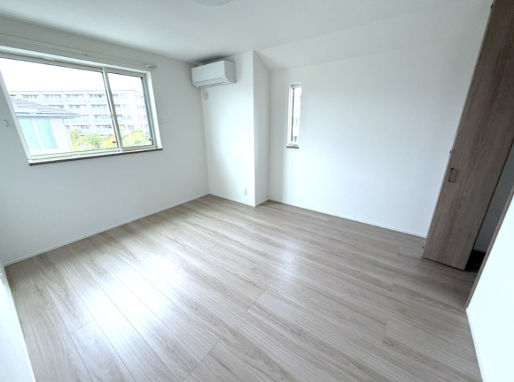 芦屋市涼風町　戸建ての洋室