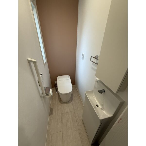 芦屋市涼風町　戸建てのトイレ