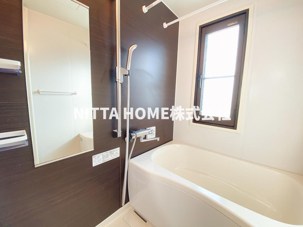 花太コーポ篠尾の浴室|浴室乾燥機能がついています＊小窓付きで開放的ですね◇