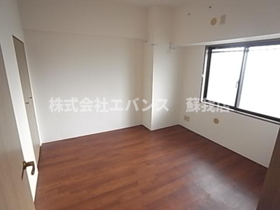 【寝室】 | ロイヤルステージ本千葉 | 落ち着いて過ごせるお部屋なので、寝室にいかがでしょうか