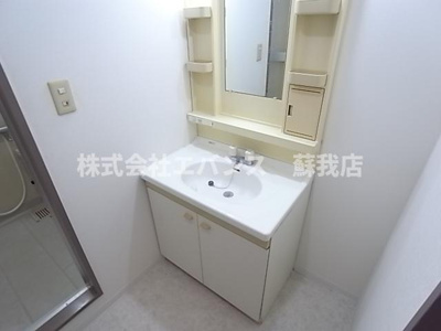 【独立洗面台】 | ロイヤルステージ本千葉 | 独立洗面化粧台が付いています