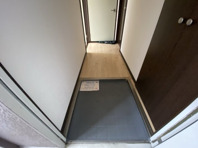 黒岩ハイツの玄関