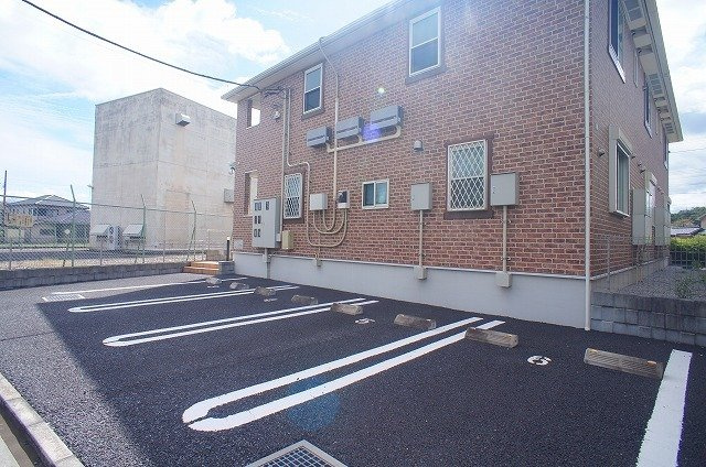 ビスキー　ローズの駐車場