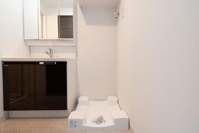 ジェノヴィア両国Ｖスカイガーデンの独立洗面台