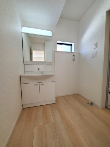 北葛飾郡松伏町　大字松伏　新築戸建　全1棟の洗面所|施工例です