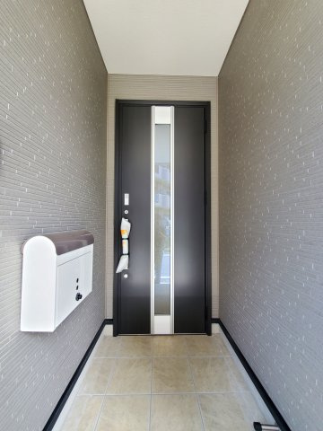北葛飾郡松伏町　大字松伏　新築戸建　全1棟の玄関|施工例です