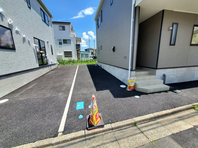 北葛飾郡松伏町　大字松伏　新築戸建　全1棟の駐車場|施工例です