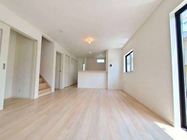 北葛飾郡松伏町　大字松伏　新築戸建　全1棟の居間・リビング|施工例です