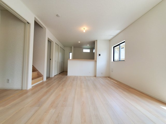 北葛飾郡松伏町　大字松伏　新築戸建　全1棟の居間・リビング|施工例です