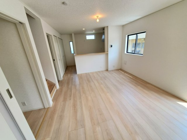 北葛飾郡松伏町　大字松伏　新築戸建　全1棟の居間・リビング|施工例です