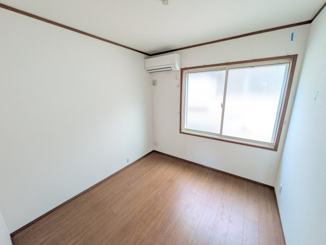 藤沢市大庭のアパートの洋室