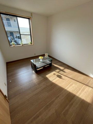 サンライフ山中の居間・リビング