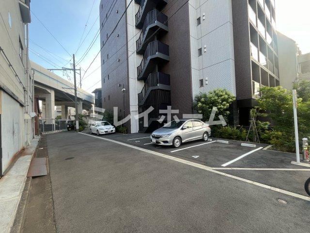 ドゥーエ蒲田南の駐車場