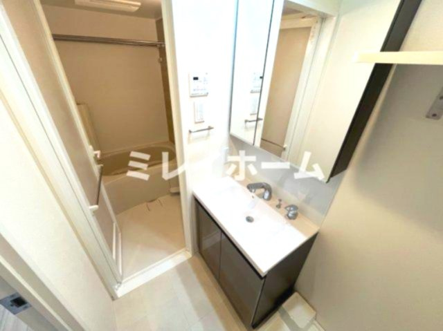 ドゥーエ蒲田南の独立洗面台